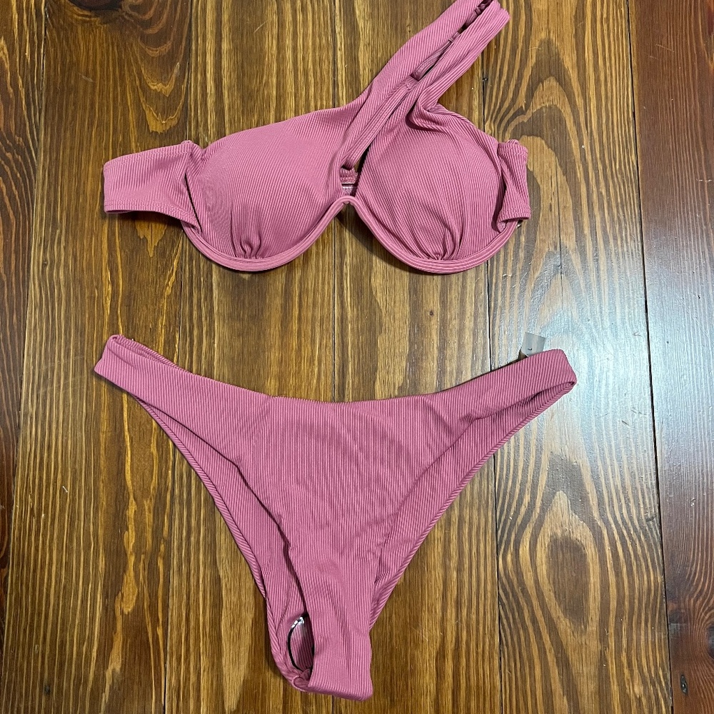Pink Bikini - Picture 2 of 7